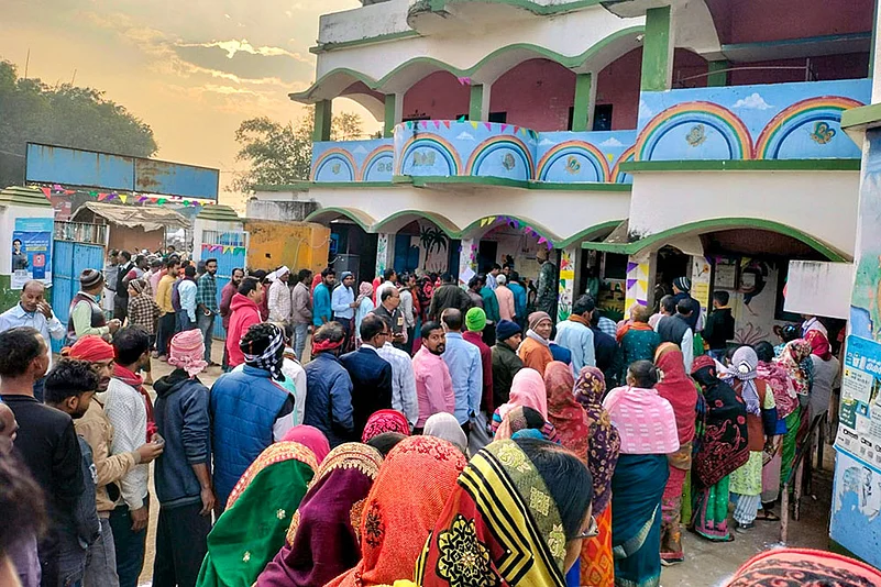 Voting for Jkhand polls phase 2