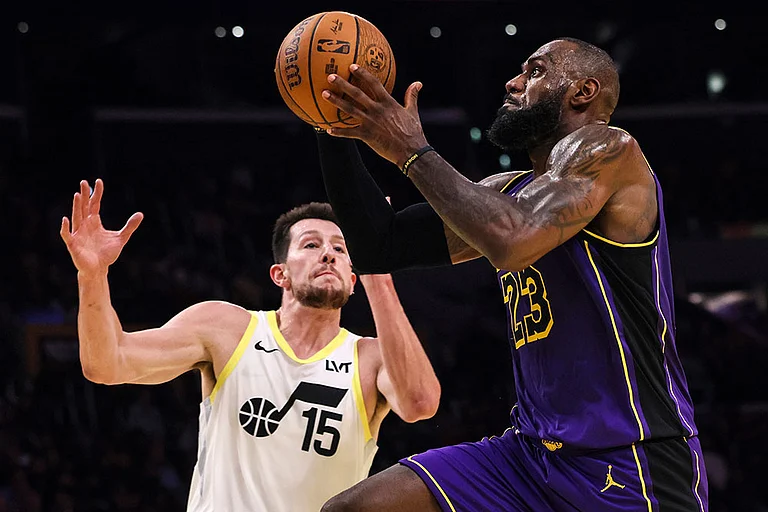 Jazz Lakers Basketball - | Photo: AP/Etienne Laurent