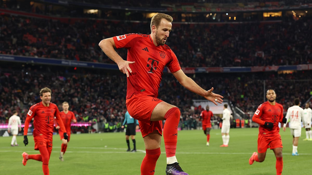 Harry Kane hit a hat-trick in Bayern Munich's 3-0 win over Augsburg.