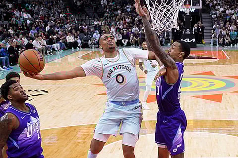 NBA: Spurs forward Keldon Johnson (0) drives to the basket against Jazz forward John Collins