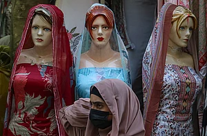 Getty Images  : Woman or Mannequin