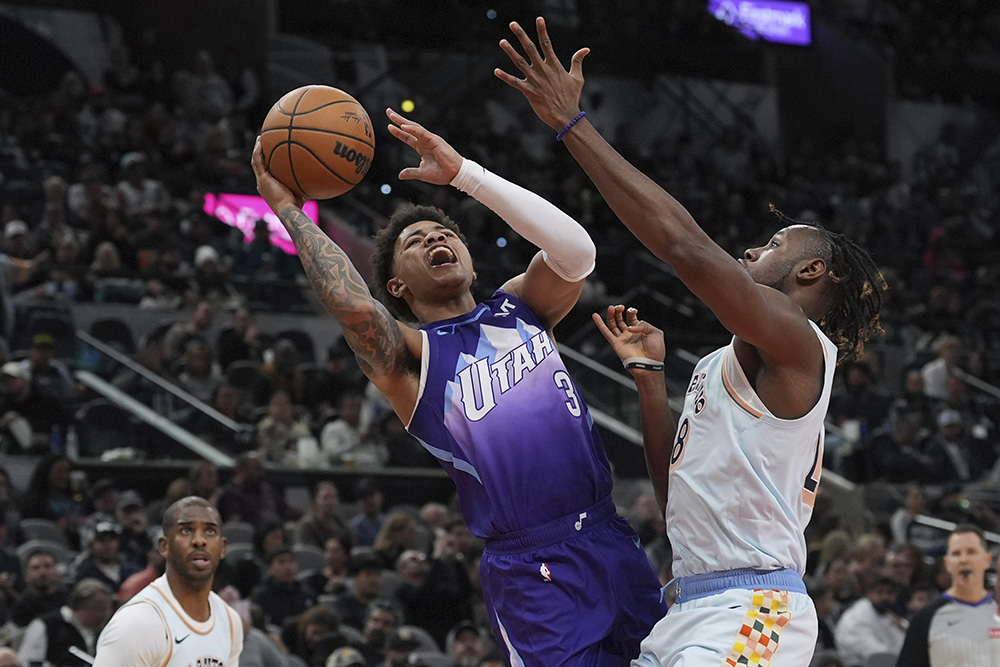 NBA: Jazz guard Keyonte George (3) shoots past Spurs center Charles Bassey (28)