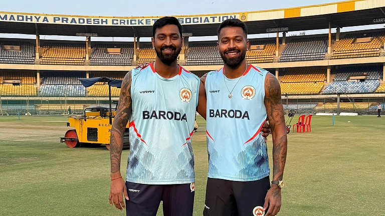Hardik Pandya (right) will be representing his state Baroda alongside his brother Krunal Pandya in the VHT 2024. - Photo: X