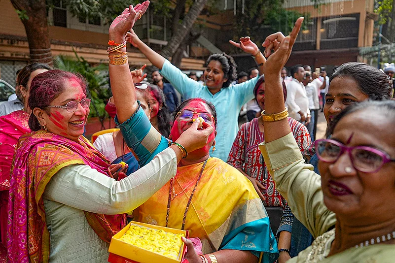 Maharashtra assembly polls 2024 - Mahayuti celebration photos_6