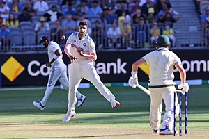 (AP Photo/Trevor Collens)
: India's Harshit Rana throws the ball at the stumps as Australia's Marnus Labuschagne looks on on the first day of the first cricket test between Australia and India in Perth, Australia, Friday, Nov. 22, 2024.