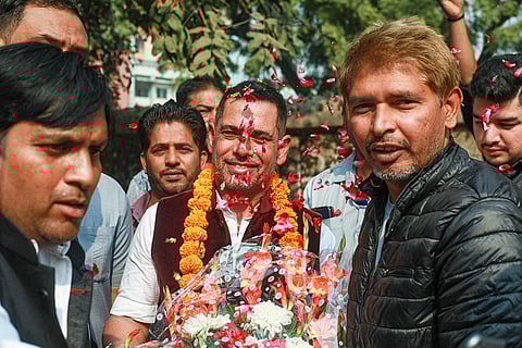 Robert Vadra greeted by supporters in Delhi