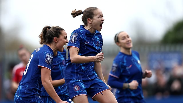 Women's Super League: Chelsea Edge Past Manchester United 1-0 Despite Late Scare