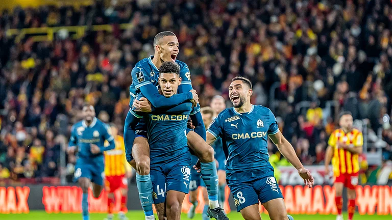 Marseille players celebrating after goal against Reims in Ligue 1 match. - Photo: X | Marseille FC