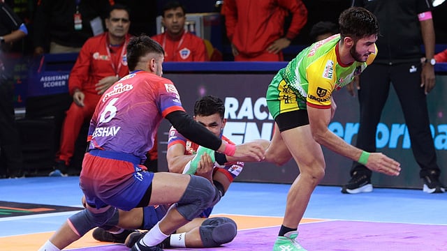Puneri Paltan Beat Bengal Warriorz 51-34 In PKL 11
