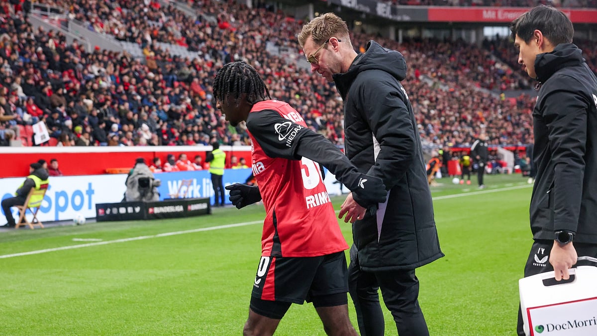 Bayer Leverkusen's Jeremie Frimpong went off injured against Heidenheim - null