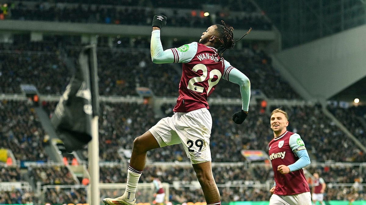 Aaron Wan-Bissaka celebrates for West Ham - null