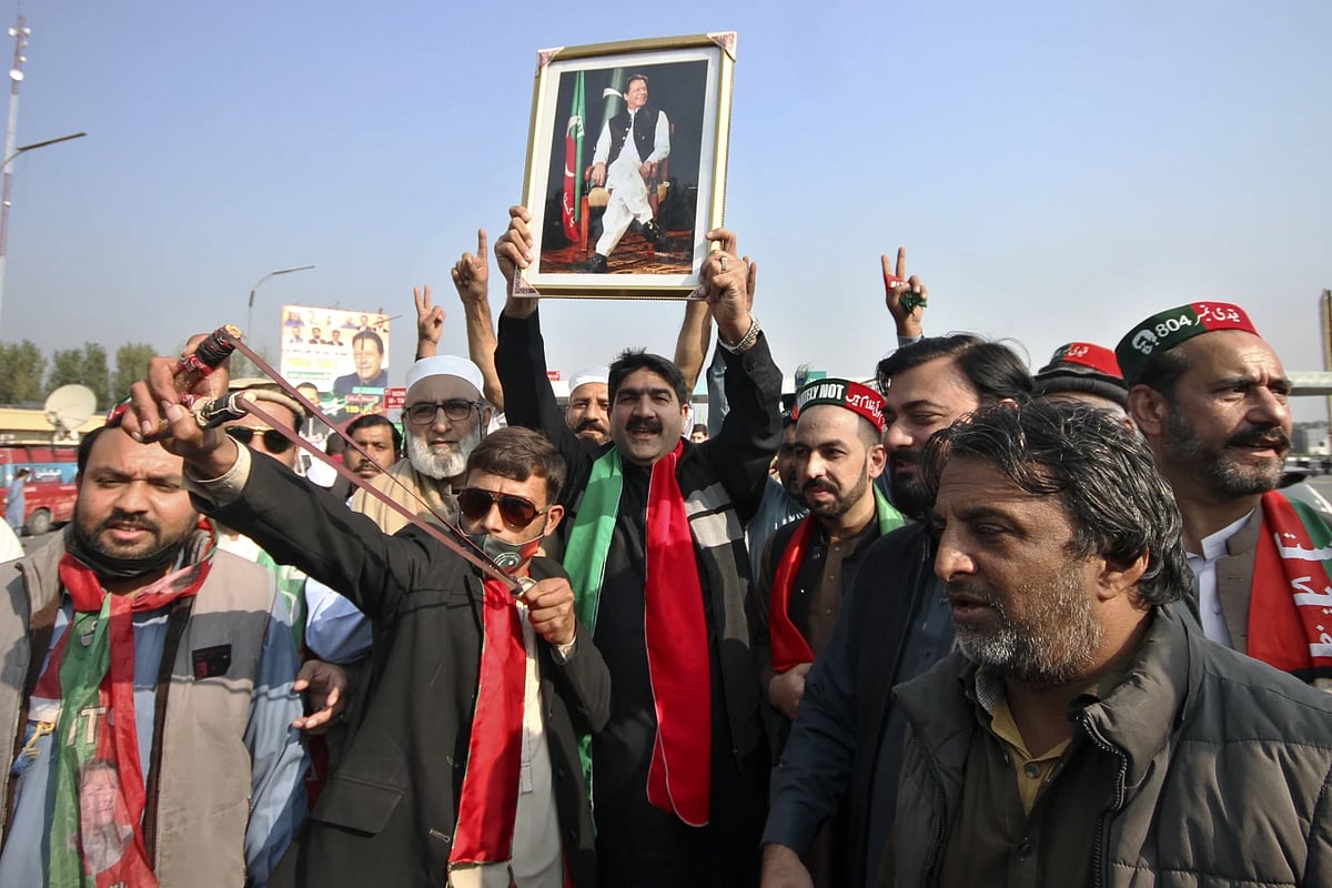 Imran Khan Supporters March Towards Islamabad 