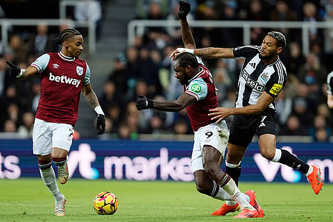 EPL 2024-25: West Ham United's Michail Antonio, center, and Newcastle United's Joelinton, right, challenge for the ball