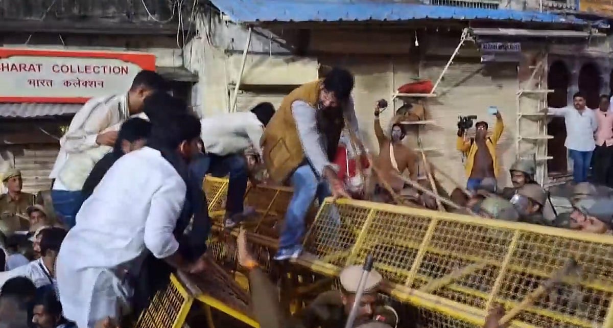 PTI : Choas erupted in Rajasthan's Udaipur over BJP MLA Vishvaraj Singh