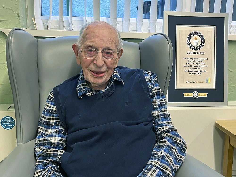 AP : World's oldest man John Alfred Tinniswood