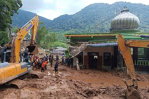 Landslides, flash floods leave many dead in Indonesia
