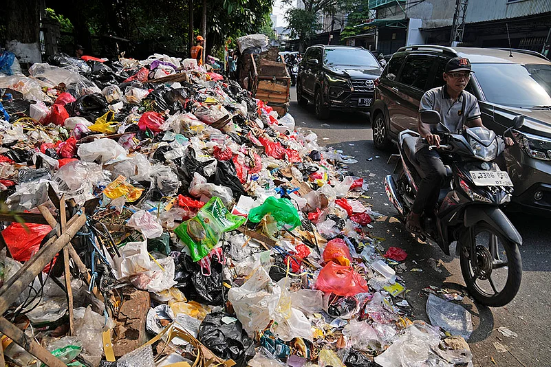 Plastic Pollution Photo Gallery: Jakarta, Indonesia Plastic Pollution