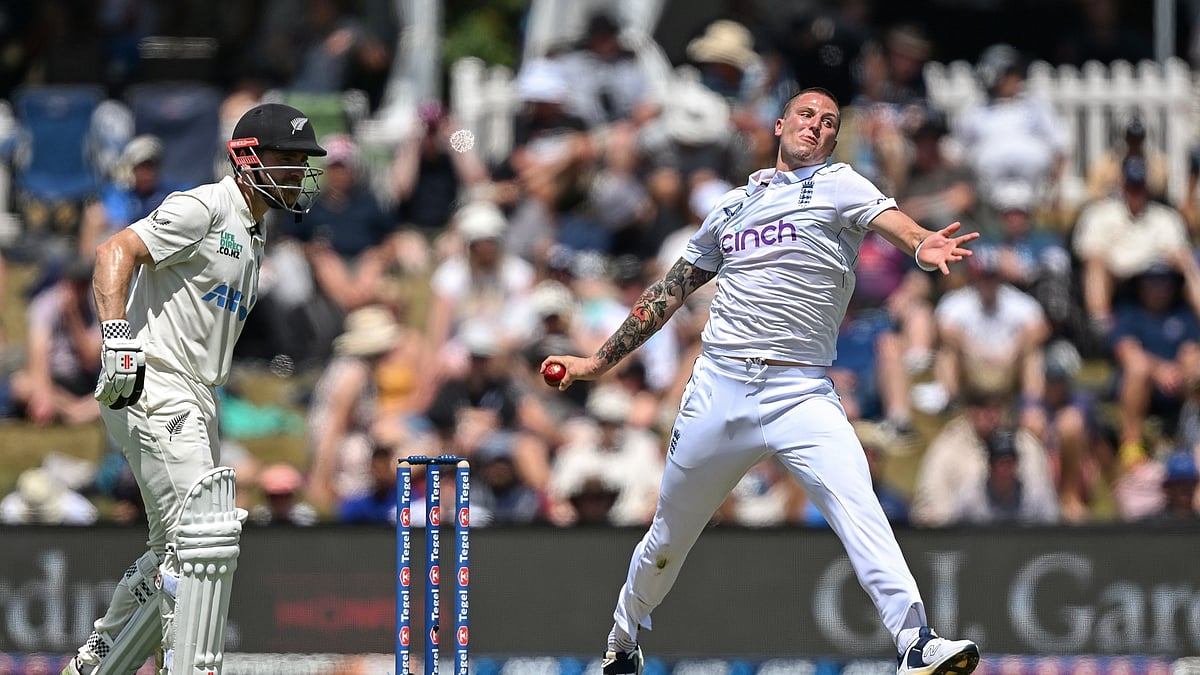 Andrew Cornaga/Photosport via AP : England's Brydon Carse, right, bowls as New Zealand's Kane Williamson watches during play on the first day of the first cricket test between England and New Zealand at Hagley Oval in Christchurch.