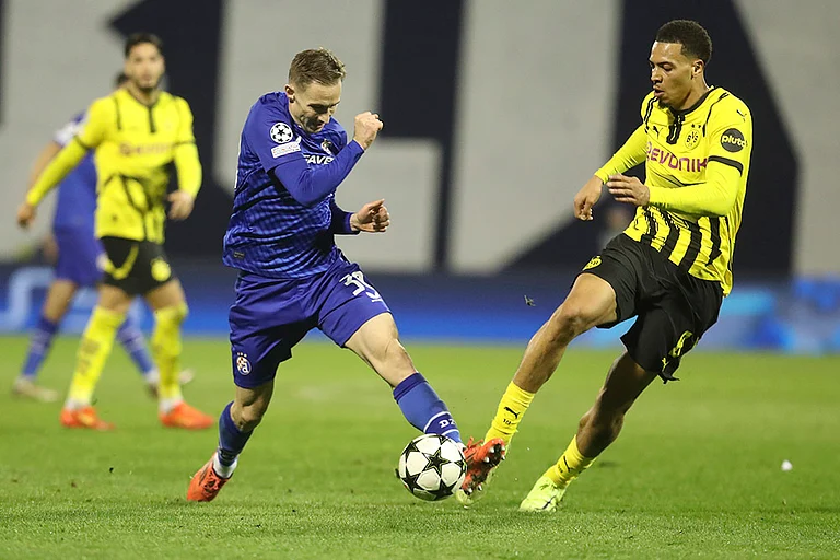 Champions League 2024-25: Dinamo's Marko Rog, left, and Dortmund's Felix Nmecha vie for the ball - | Photo: AP