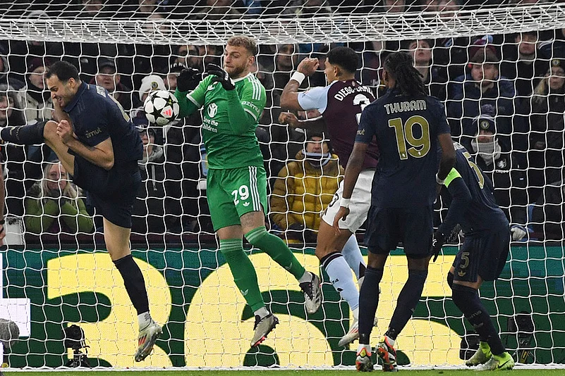 2024-25 UEFA Champions League soccer Aston Villa Vs Juventus football gallery: Michele Di Gregorio