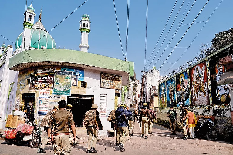 Tense Landscape: Tight security outside a mosque overlooking a wall painted with murals of Hindu deities in Sambhal, Uttar Pradesh - | Photo: Tribhuvan Tiwari