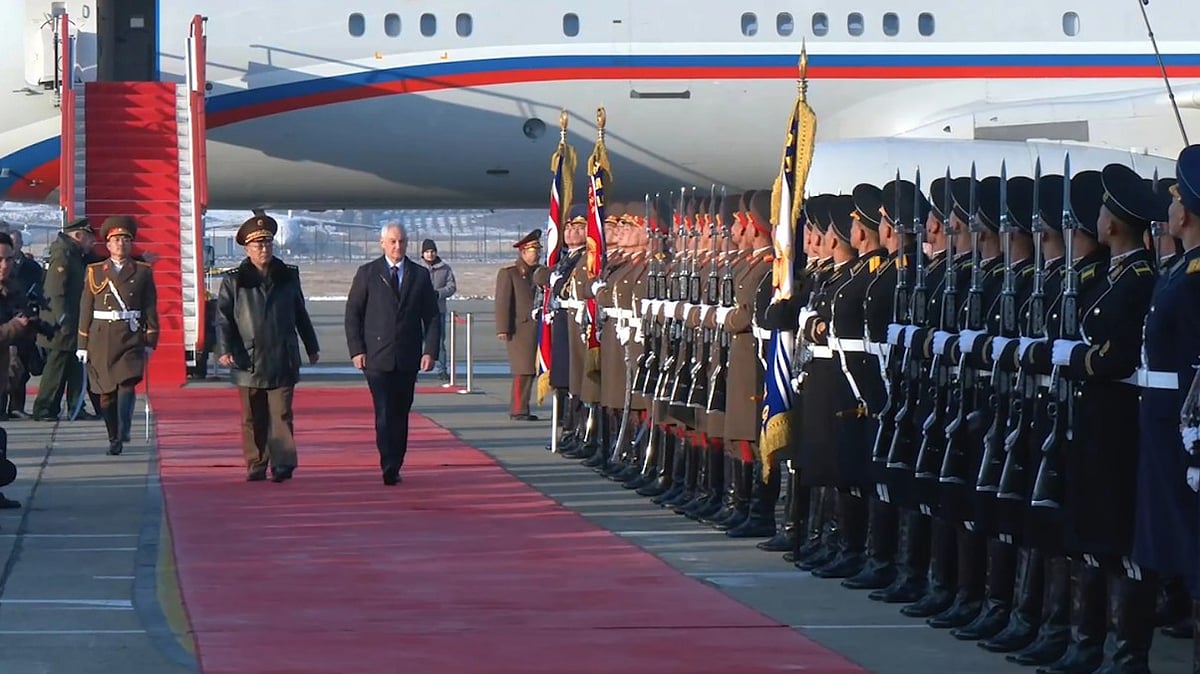 AP : Russian Defense Minister Visits To North Korea To Meet With Political And Military Figures.