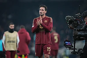 | Photo: AP/Kin Cheung : UEFA Europa League: Roma's Mats Hummels celebrates at the end of the match