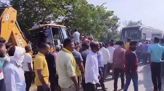 X/(PTI Screengrab) : Visuals from the scene where the accident took place in Maharashtra's Gondia