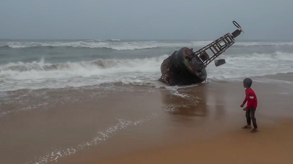 PTI : Cyclone Fengal Intensifies; Heavy Rain And Winds To Hit Tamil Nadu Coast