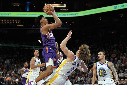 NBA: David Booker Scores 27 As Phoenix Suns Beat Struggling Golden State Warriors 113-105