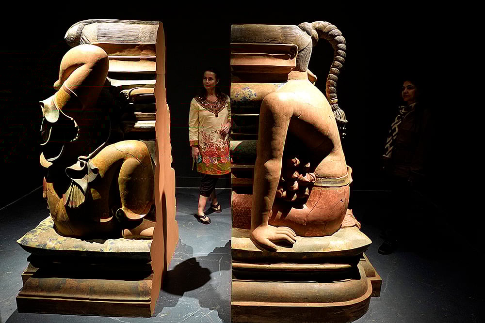 Gayatri Sinhas Memory Fields Exhibition: Through Narrow Passage by Manjunath Kamath