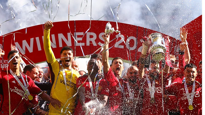 Manchester United lift the FA Cup