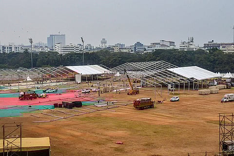 Preparations for swearing-in ceremony in Mumbai