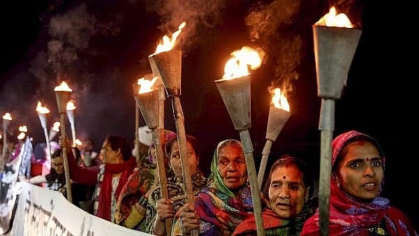 Bhopal Gas Tragedy: Candlelight Vigil Marks 40th Anniversary