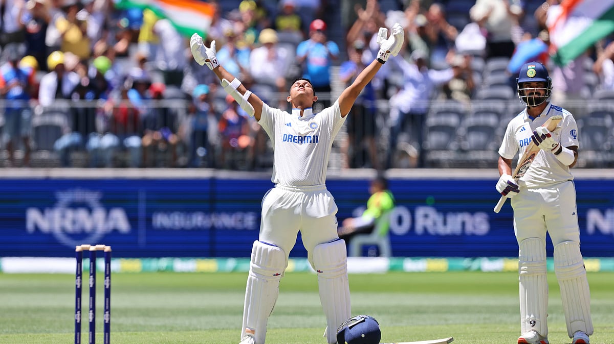 AP Photo/Trevor Collens : India's Yashasvi Jaiswal, left, celebrates his century as teammate India's KL Rahul applauds on the third day of the first cricket test between Australia and India in Perth.