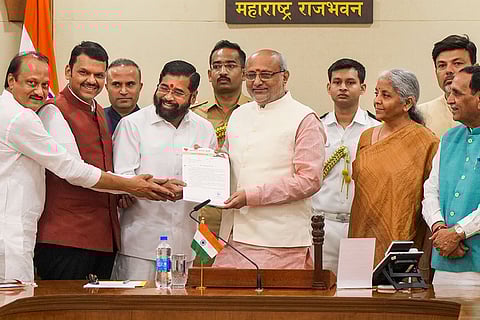 Fadnavis stakes claim to form Maha Govt.