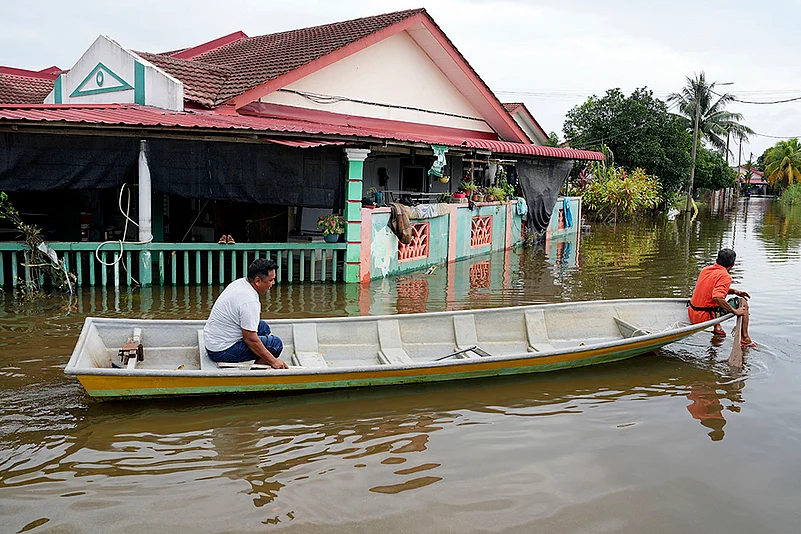 Floods wreak havoc in Malaysia photos: 5