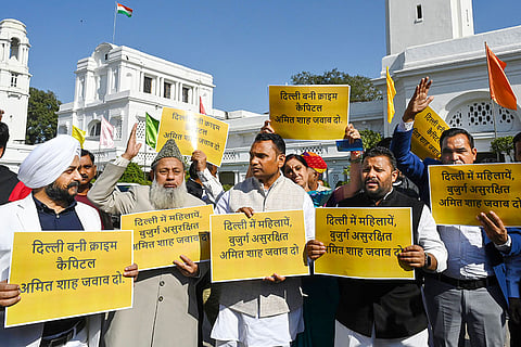 AAP protest at Delhi Vidhan Sabha