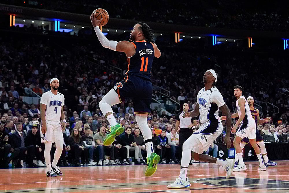 | Photo: AP/Julia Demaree Nikhinson : NBA Cup 2024: Knicks guard Jalen Brunson (11) goes for a layup