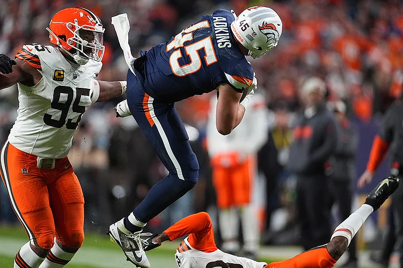 National Football League NFL Denver Broncos vs Cleveland Browns match gallery: Nate Adkins