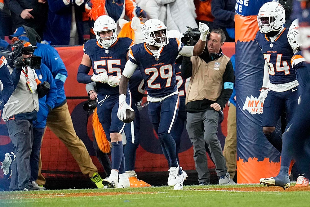 | Photo: AP/Jack Dempsey : NFL: Broncos cornerback Ja'Quan McMillian (29) celebrates his 46-yard interception