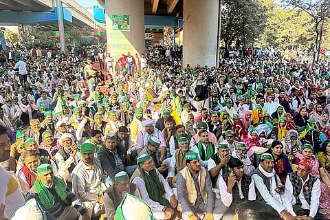 Farmers Protest: Farmers attend a 'mahapanchayat'