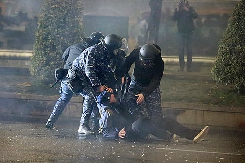 Pro-EU protests in Georgia: Police detain a demonstrator