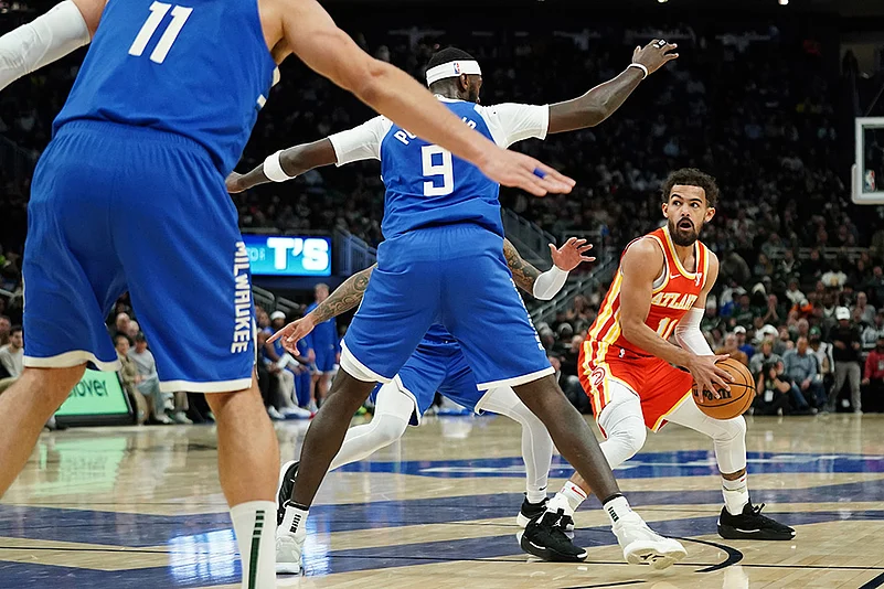 NBA Basketball Game: Atlanta Hawks vs Milwaukee Bucks