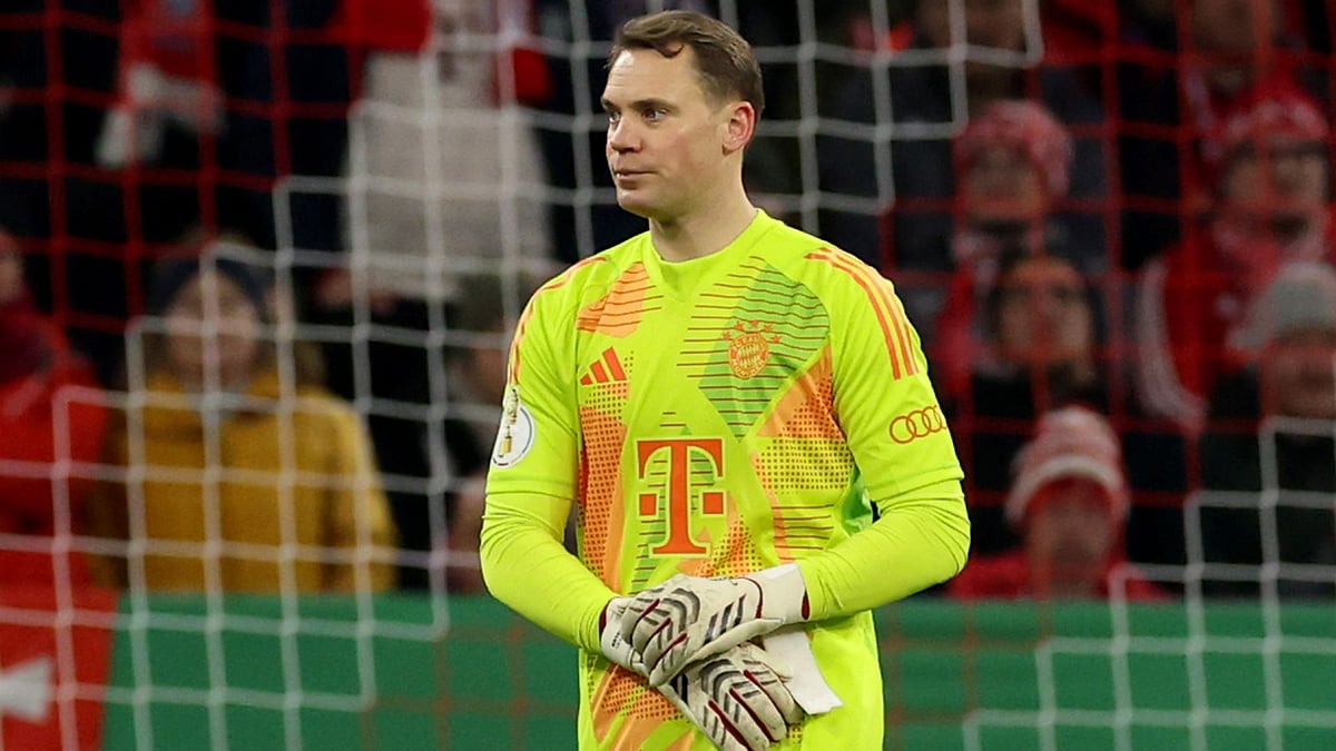 Manuel Neuer was sent off against Bayer Leverkusen on Tuesday