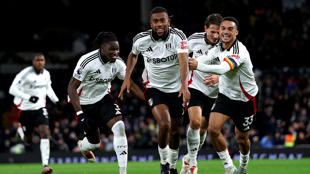 Alex Iwobi celebrates for Fulham