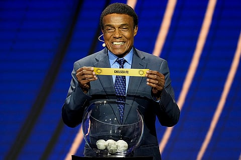 FIFA Club World Cup Draw: Teófilo Cubillas displays Chelsea FC