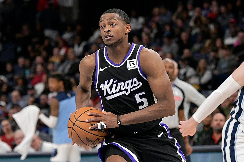 NBA 2024-25 Memphis Grizzlies vs Sacramento Kings Basketball game photos: DeAaron Fox