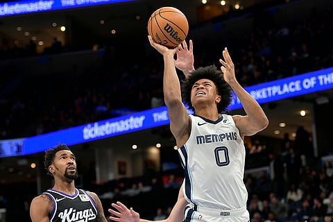 NBA 2024-25: Grizzlies forward Jaylen Wells (0) shoots ahead of Kings guard Malik Monk