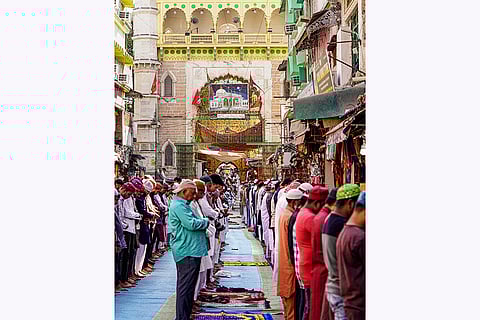 Prayers at Ajmer Sharif Dargah